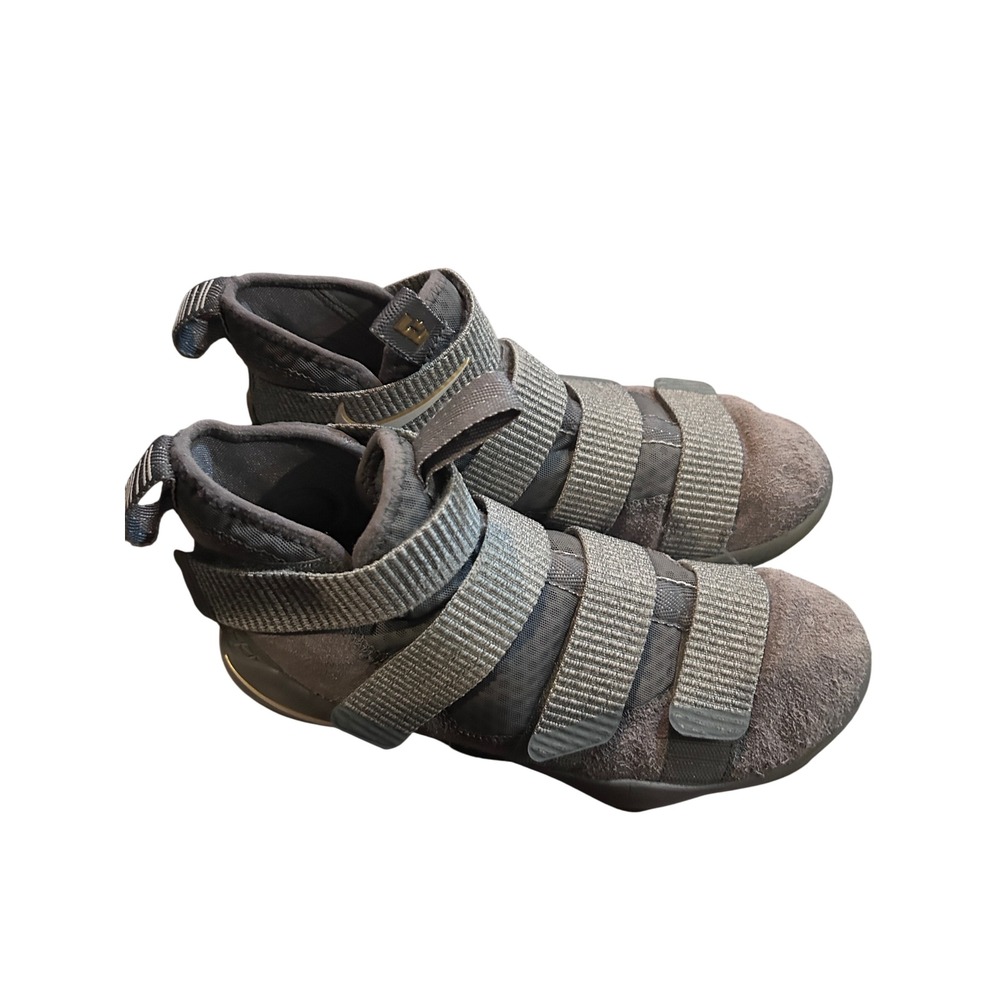 Nike LeBron Soldier 7 Men's Basketball Shoes‎ Grey Strap Closure Size 7
